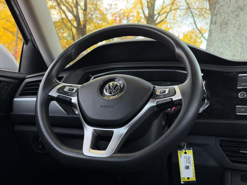 Volkswagen Jetta - Thumbnail 13