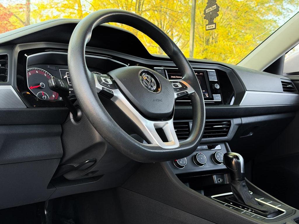 Volkswagen Jetta - Thumbnail 14