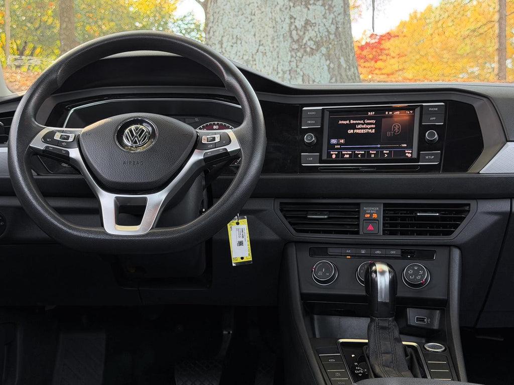 Volkswagen Jetta - Thumbnail 10