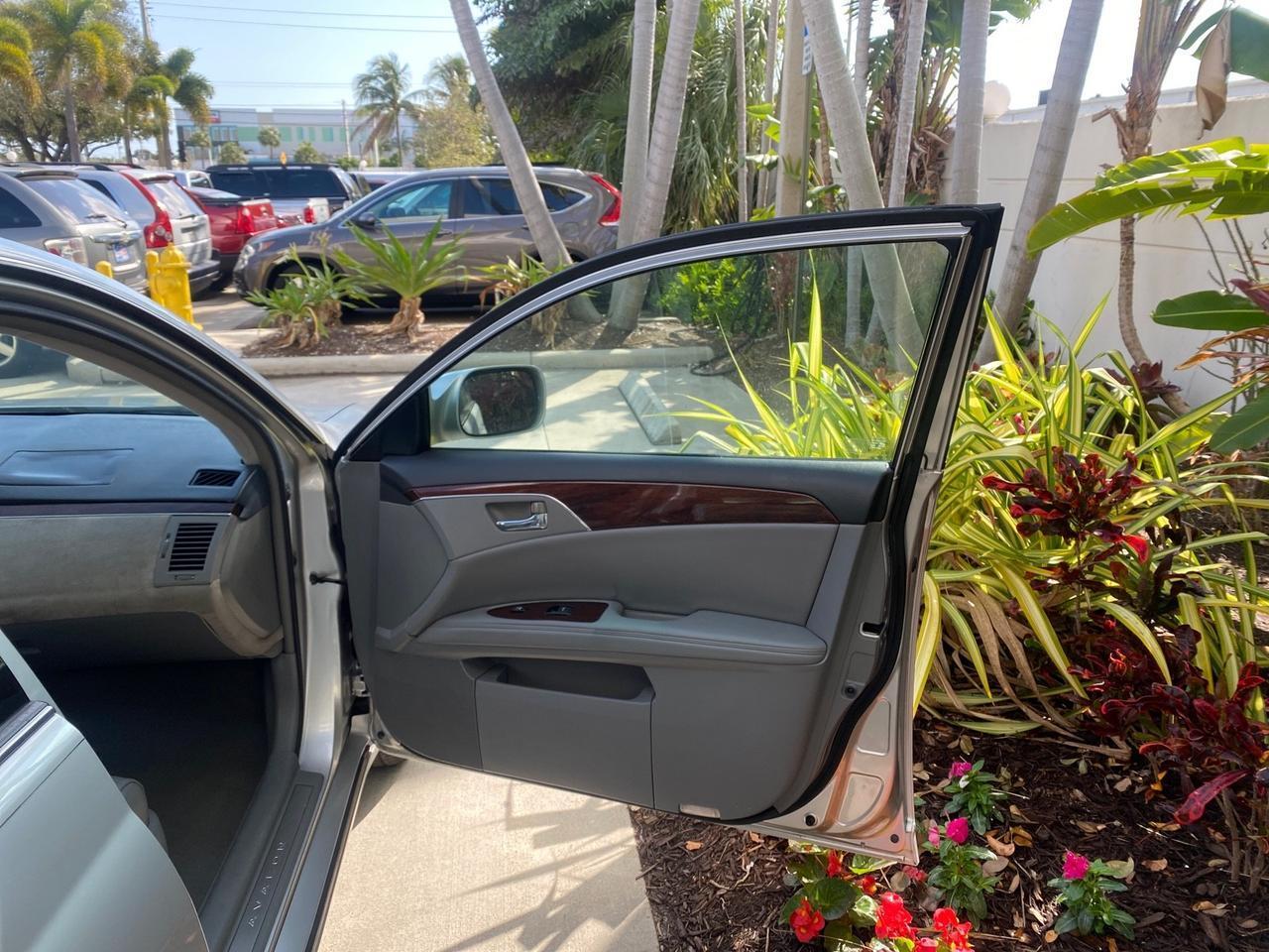 Toyota Avalon - Thumbnail 12