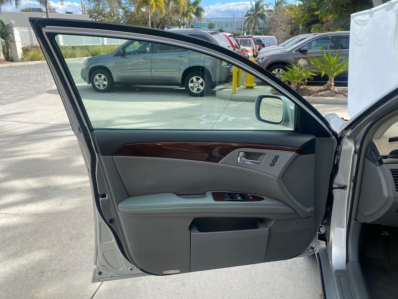 Toyota Avalon - Thumbnail 10