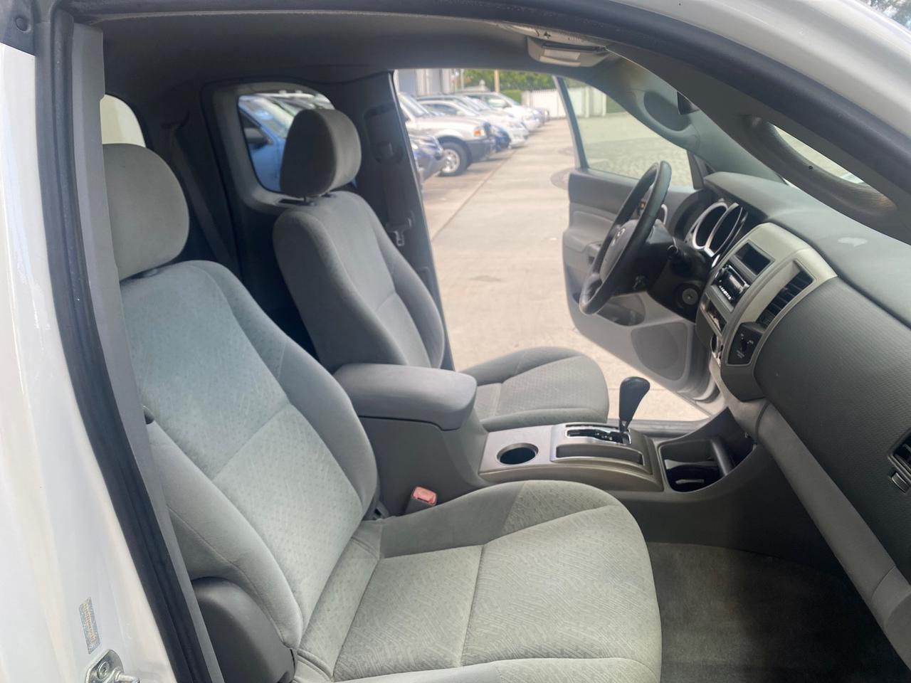 Toyota Tacoma - Thumbnail 13