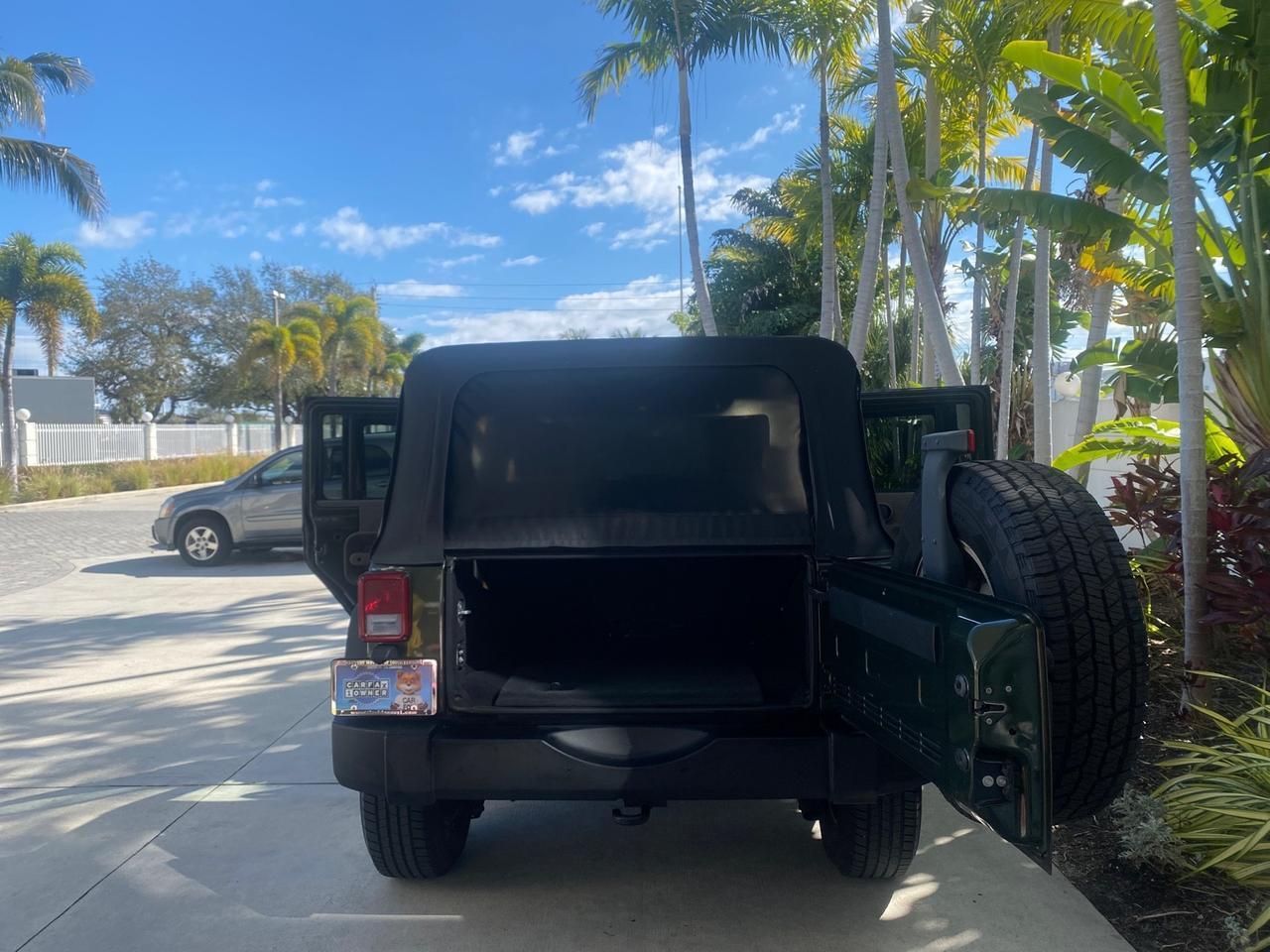 Jeep Wrangler - Thumbnail 16