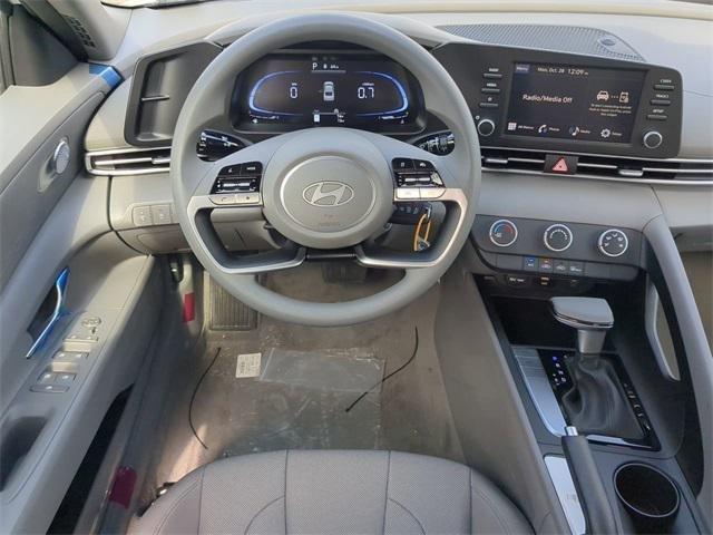 Hyundai Elantra Se Fwd 4D Sedan - Thumbnail 17