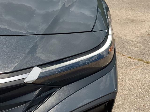 Hyundai Elantra Se Fwd 4D Sedan - Thumbnail 14