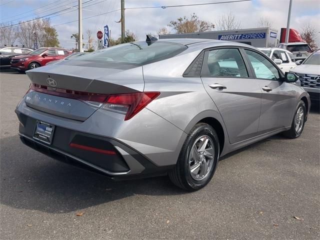 Hyundai Elantra Se Fwd 4D Sedan - Thumbnail 6