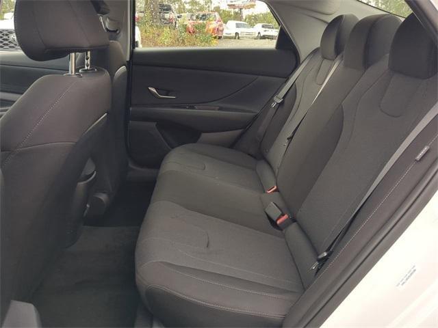 Hyundai Elantra Se Fwd 4D Sedan - Thumbnail 14