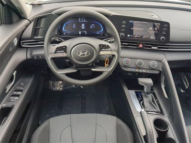 Hyundai Elantra Se Fwd 4D Sedan - Thumbnail 16