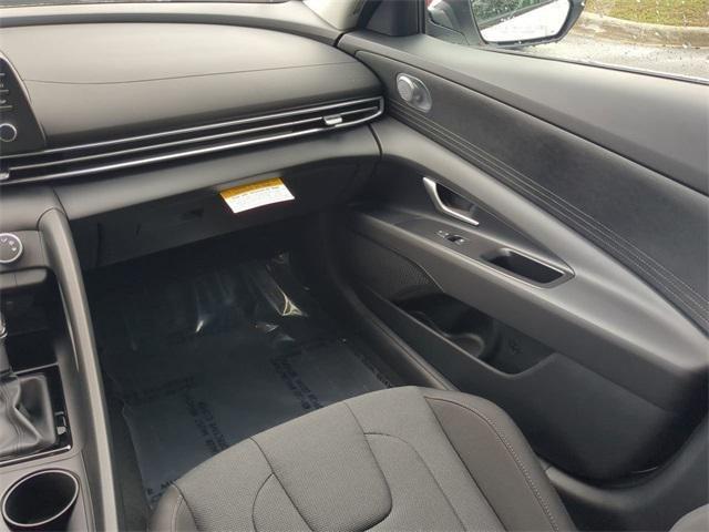 Hyundai Elantra Se Fwd 4D Sedan - Thumbnail 17