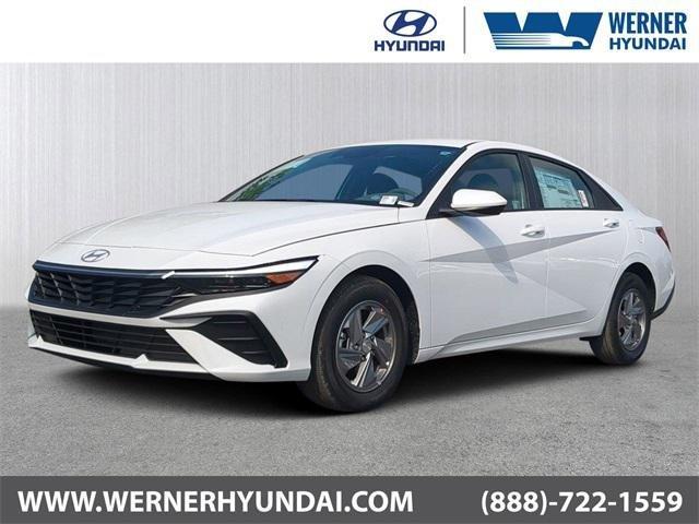 Hyundai Elantra Se Fwd 4D Sedan - Thumbnail 2