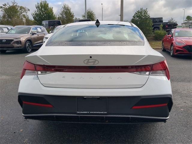 Hyundai Elantra Se Fwd 4D Sedan - Thumbnail 7