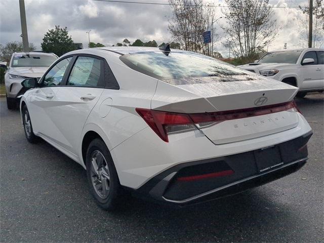 Hyundai Elantra Se Fwd 4D Sedan - Thumbnail 8