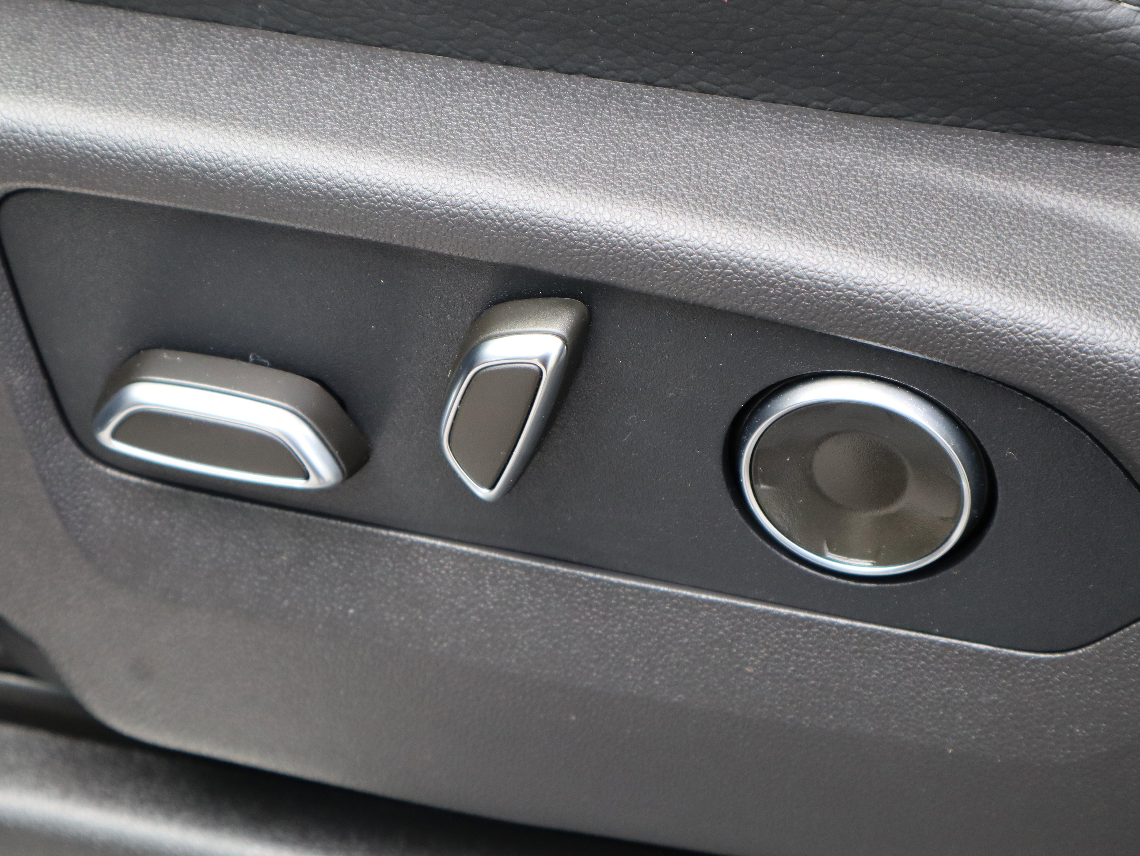 GMC Sierra 2500 Hd Denali Four Wheel Drive Crew Cab - Thumbnail 15