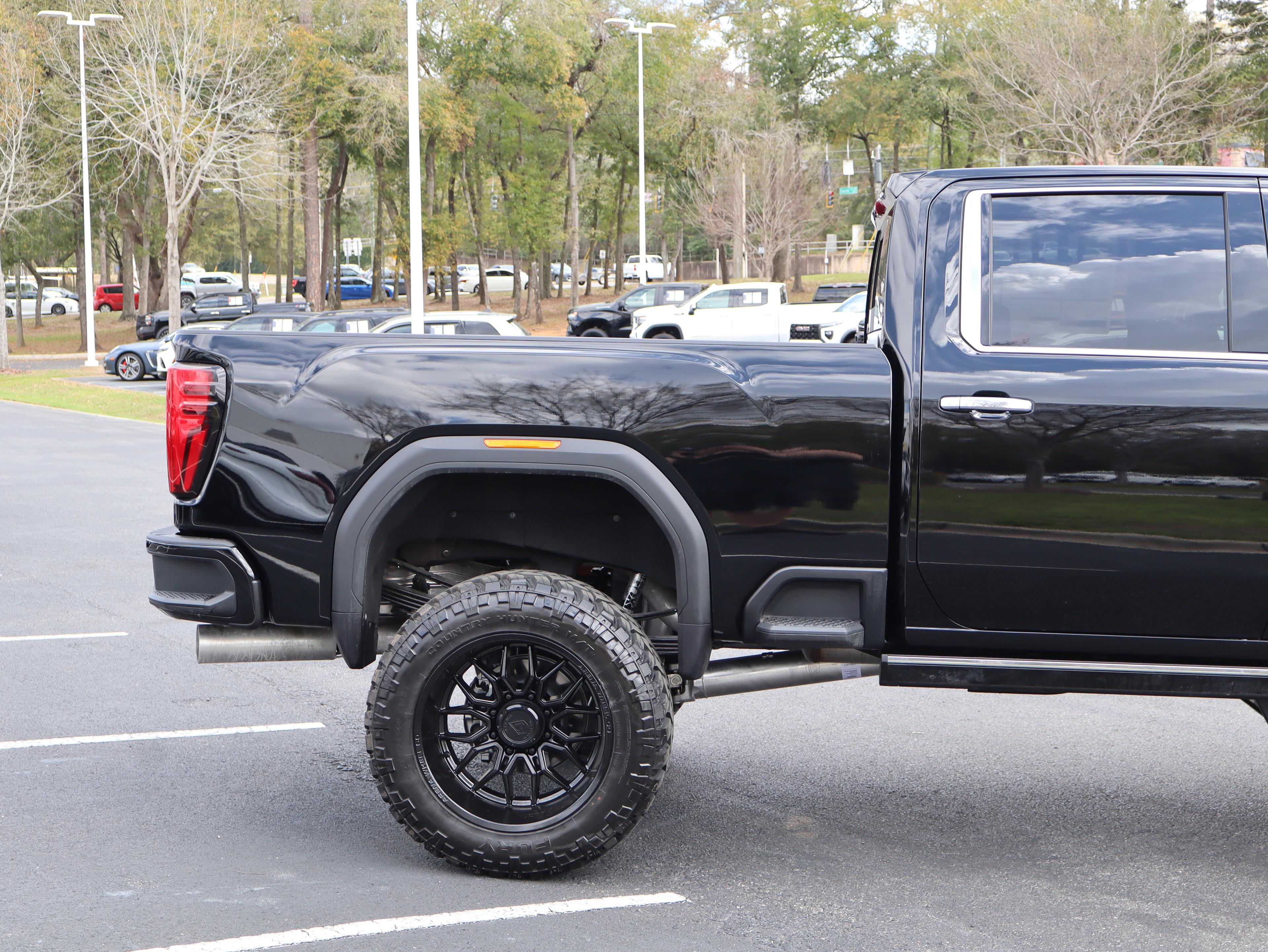 GMC Sierra 2500 Hd Denali Four Wheel Drive Crew Cab - Thumbnail 5