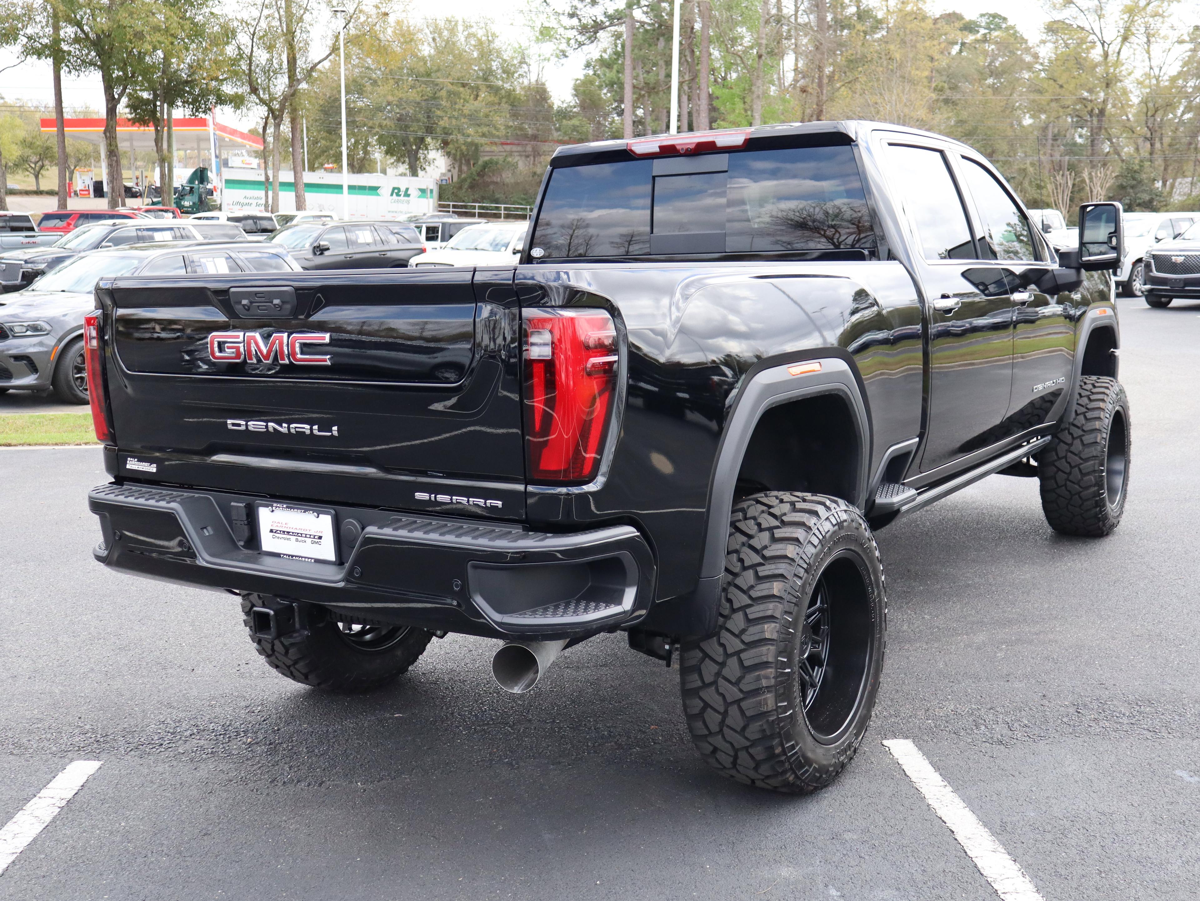 GMC Sierra 2500 Hd Denali Four Wheel Drive Crew Cab - Thumbnail 3