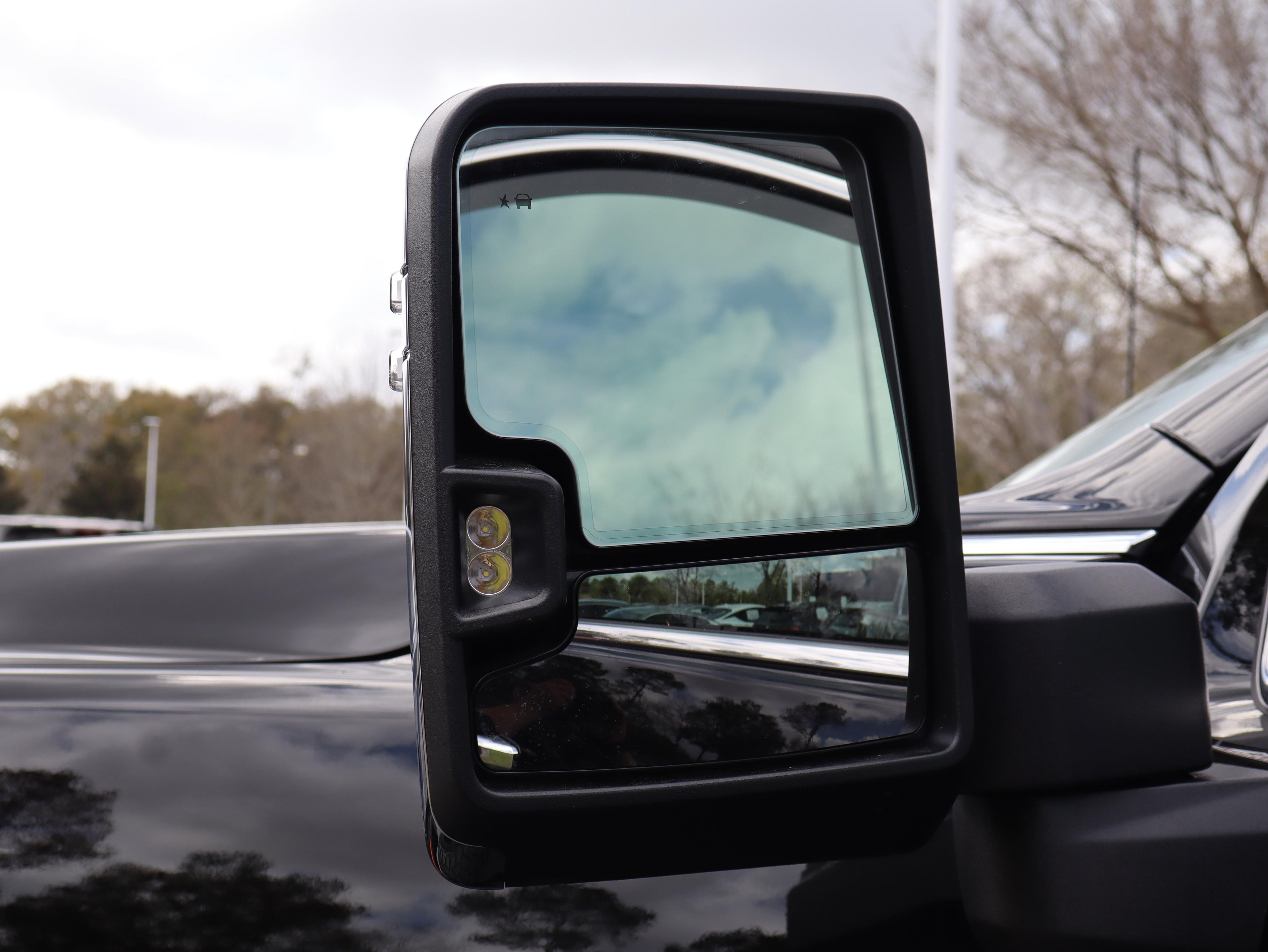 GMC Sierra 2500 Hd Denali Four Wheel Drive Crew Cab - Thumbnail 14