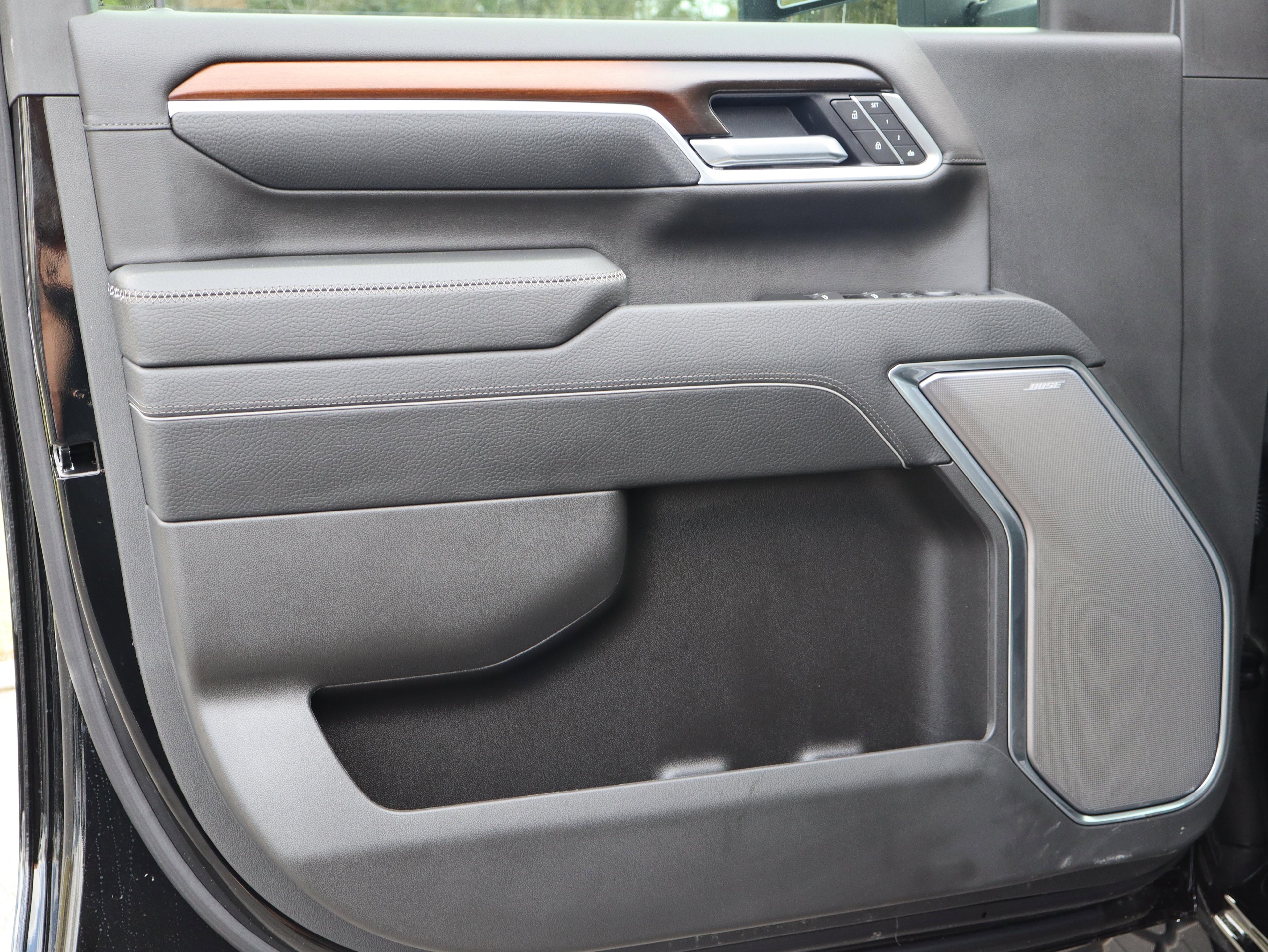 GMC Sierra 2500 Hd Denali Four Wheel Drive Crew Cab - Thumbnail 18