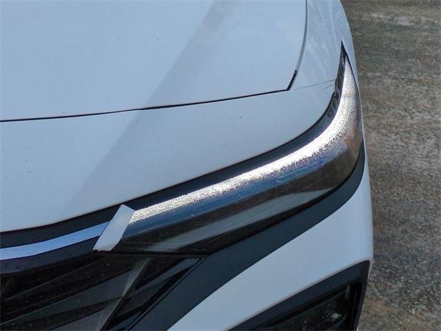 Hyundai Elantra Se Fwd 4D Sedan - Thumbnail 11