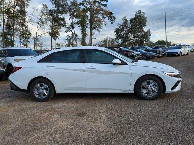 Hyundai Elantra Se Fwd 4D Sedan - Thumbnail 5