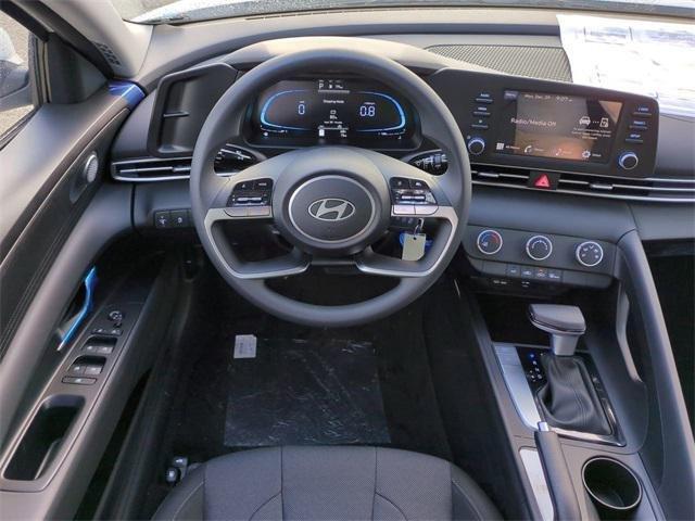 Hyundai Elantra Se Fwd 4D Sedan - Thumbnail 16