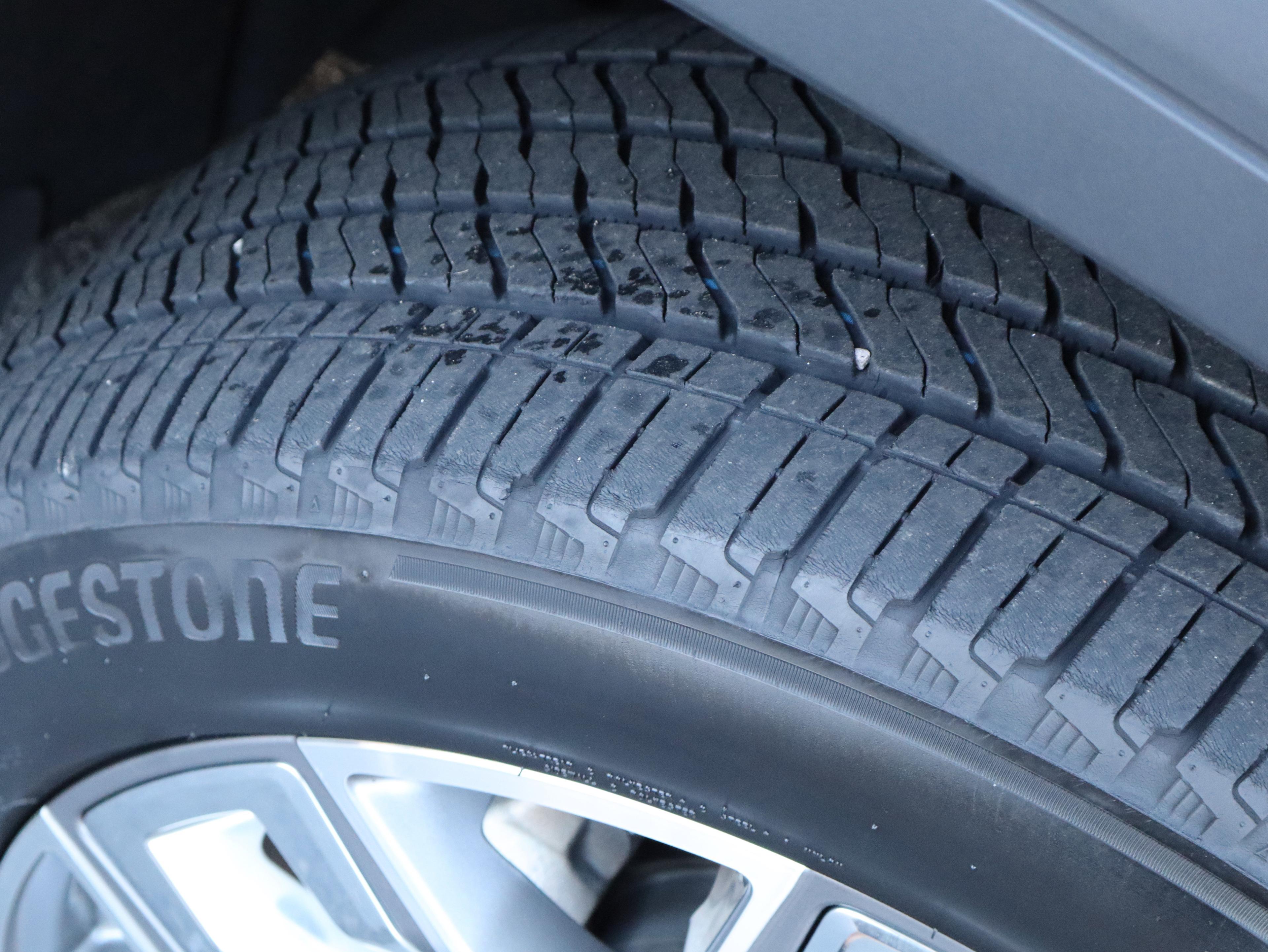 GMC Sierra 1500 Denali Four Wheel Drive Crew Cab - Thumbnail 10