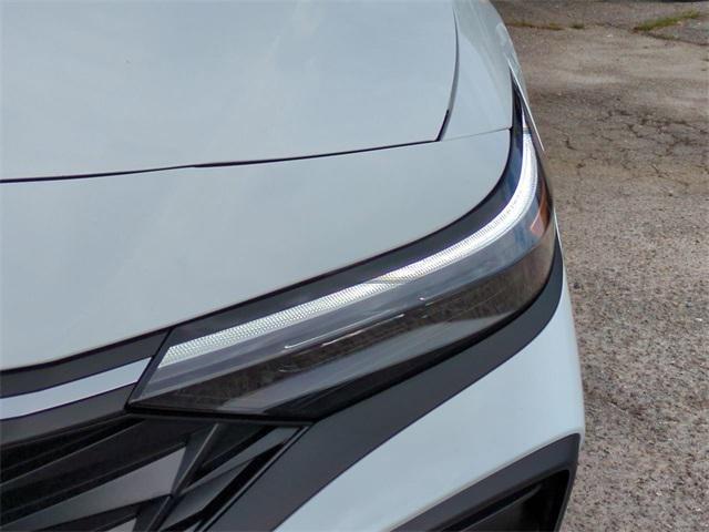 Hyundai Elantra Sel Sport Fwd 4D Sedan - Thumbnail 11