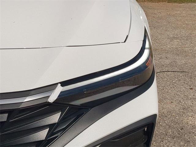 Hyundai Elantra Sel Sport Fwd 4D Sedan - Thumbnail 11