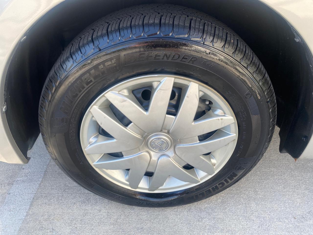 Toyota Sienna - Thumbnail 20