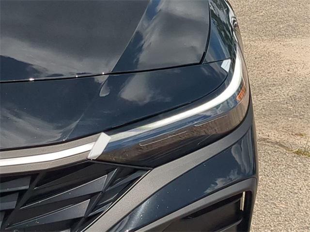 Hyundai Elantra Hybrid Sel Sport Fwd 4D Sedan - Thumbnail 11