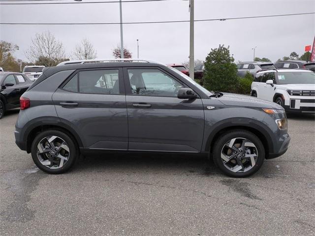 Hyundai Venue Sel W/Two-Tone Roof Fwd 4D Sport Utility - Thumbnail 5