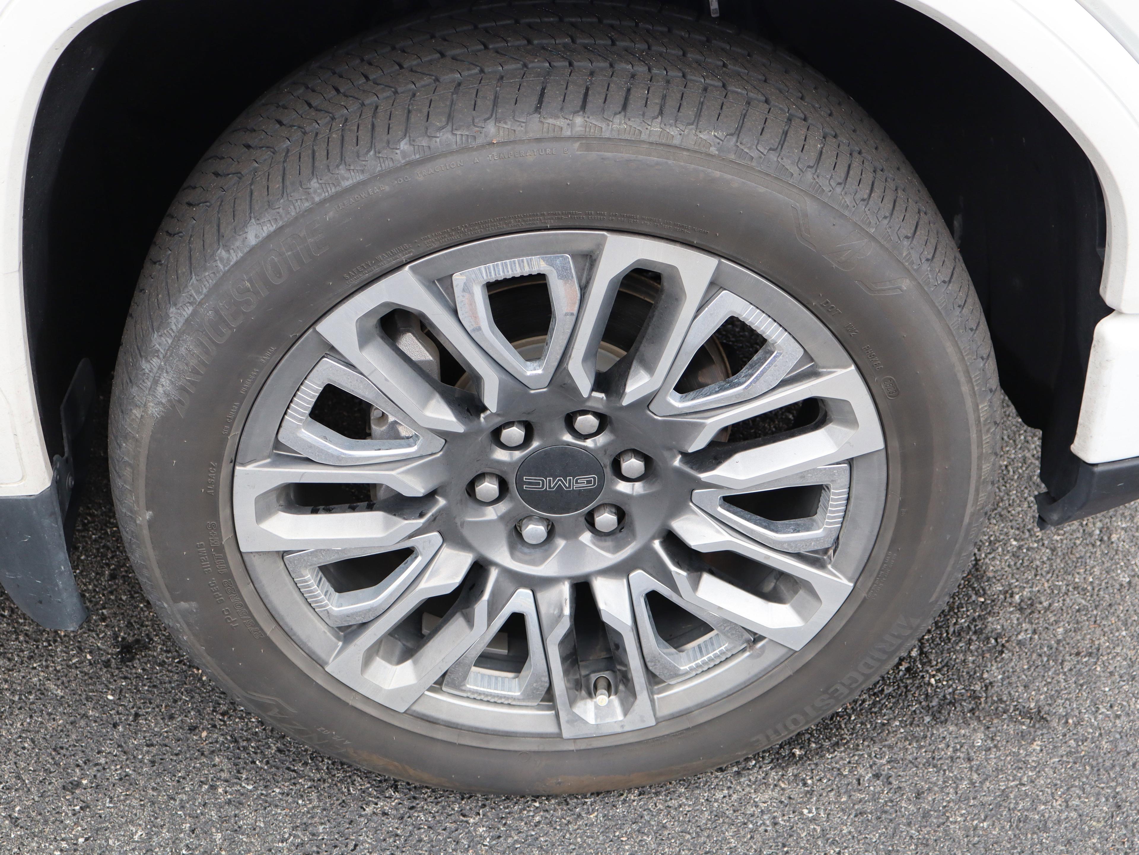 GMC Sierra 1500 Denali Ultimate Four Wheel Drive Crew Cab - Thumbnail 11