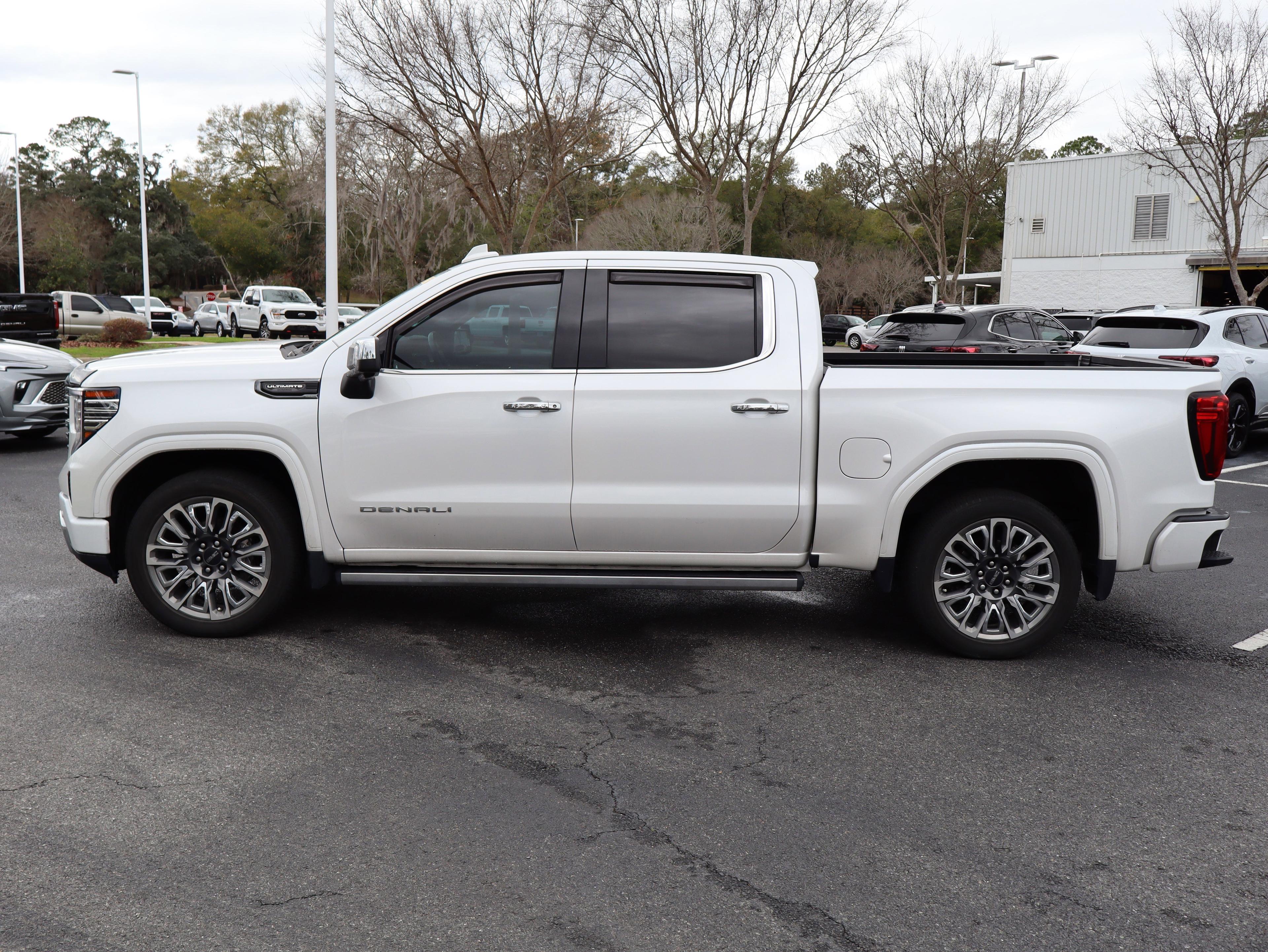 GMC Sierra 1500 Denali Ultimate Four Wheel Drive Crew Cab - Thumbnail 18