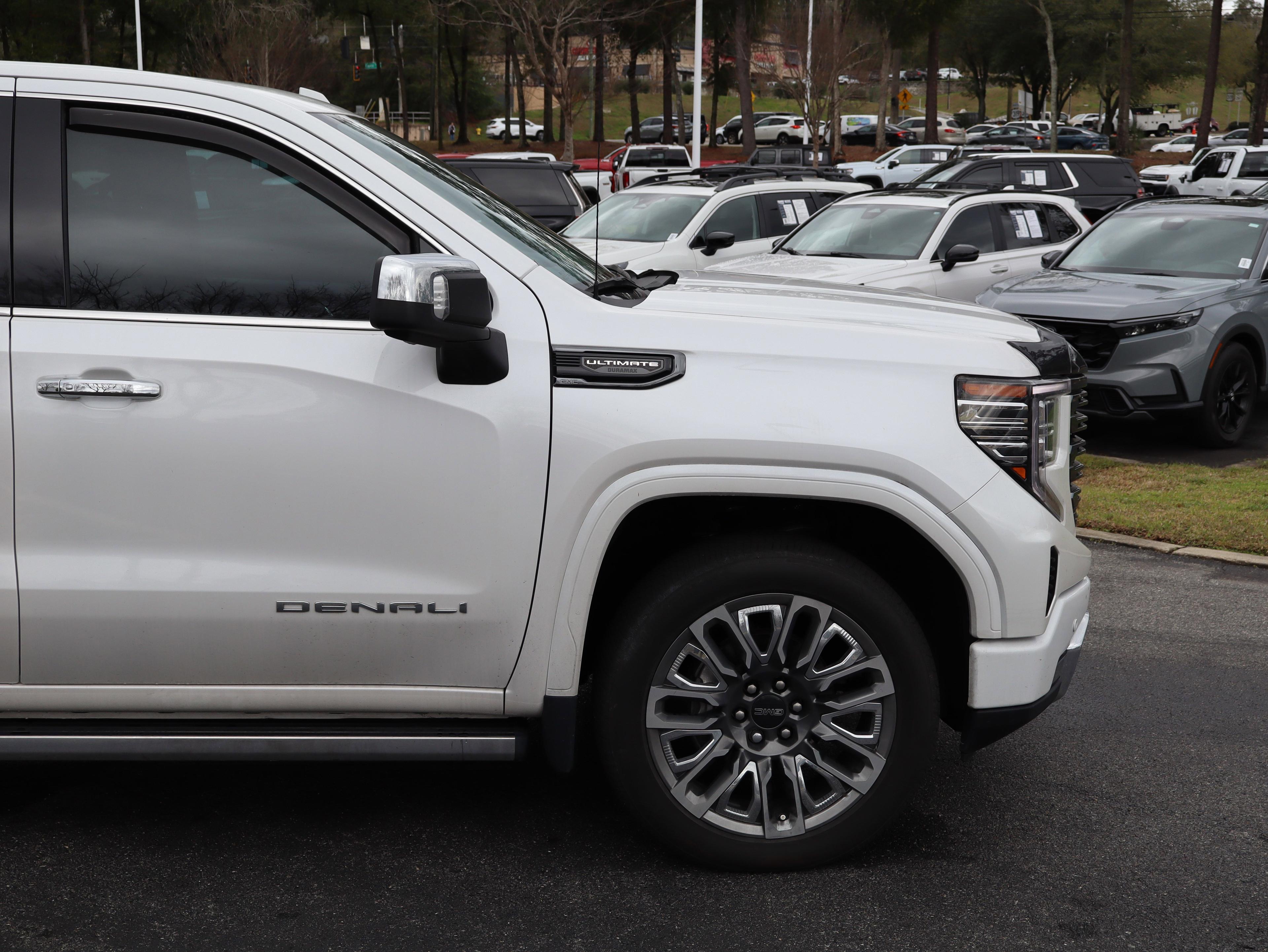 GMC Sierra 1500 Denali Ultimate Four Wheel Drive Crew Cab - Thumbnail 6