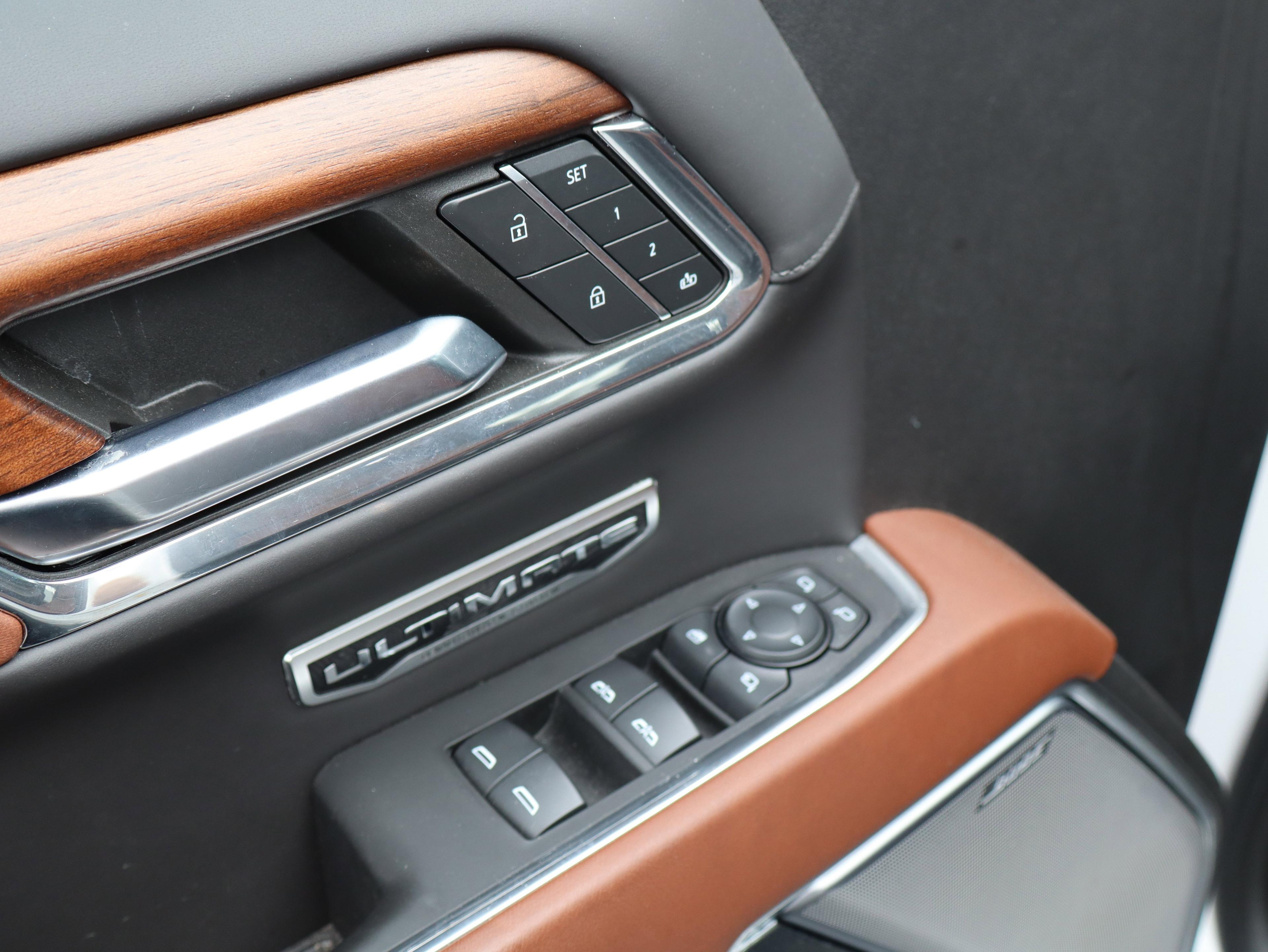 GMC Sierra 1500 Denali Ultimate Four Wheel Drive Crew Cab - Thumbnail 13