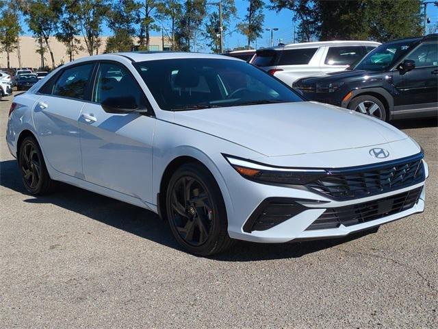 Hyundai Elantra Sel Sport Premium Fwd 4D Sedan - Thumbnail 4