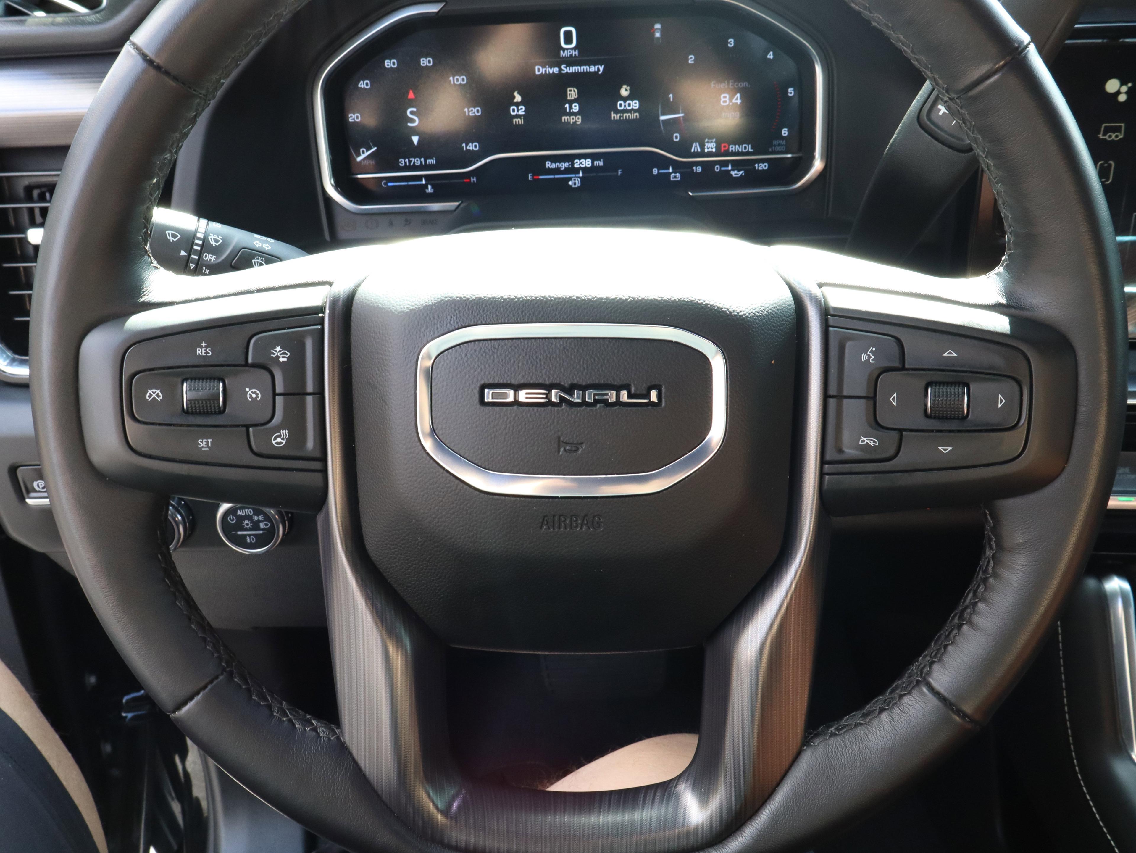 GMC Sierra 2500 Hd Denali Ultimate Four Wheel Drive Crew Cab - Thumbnail 18