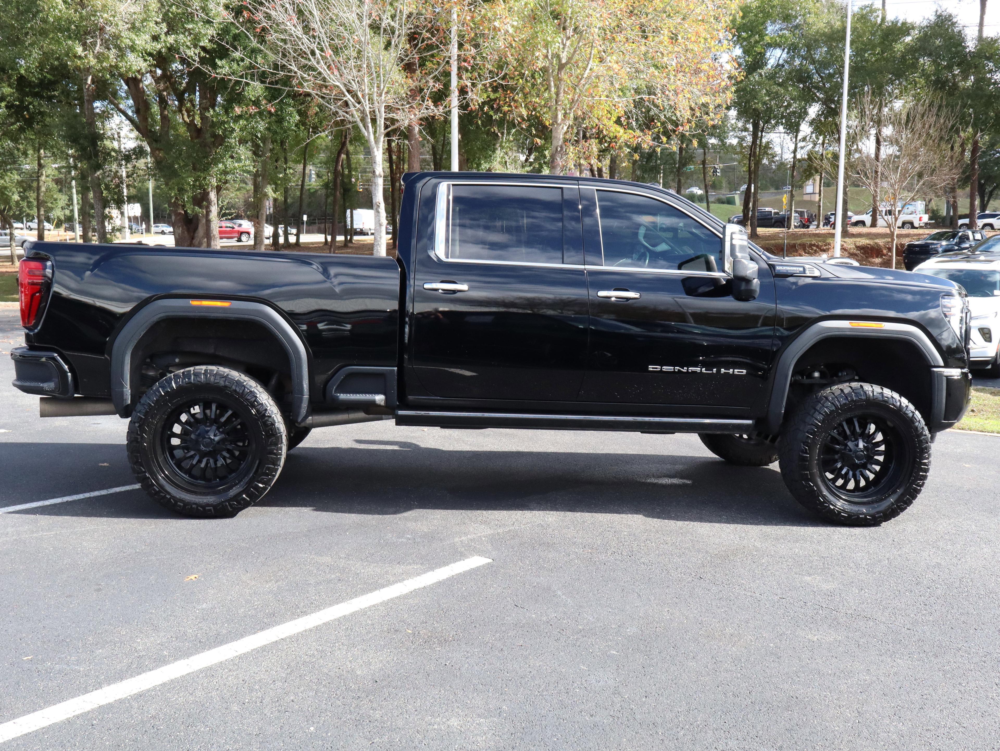 GMC Sierra 2500 Hd Denali Ultimate Four Wheel Drive Crew Cab - Thumbnail 8