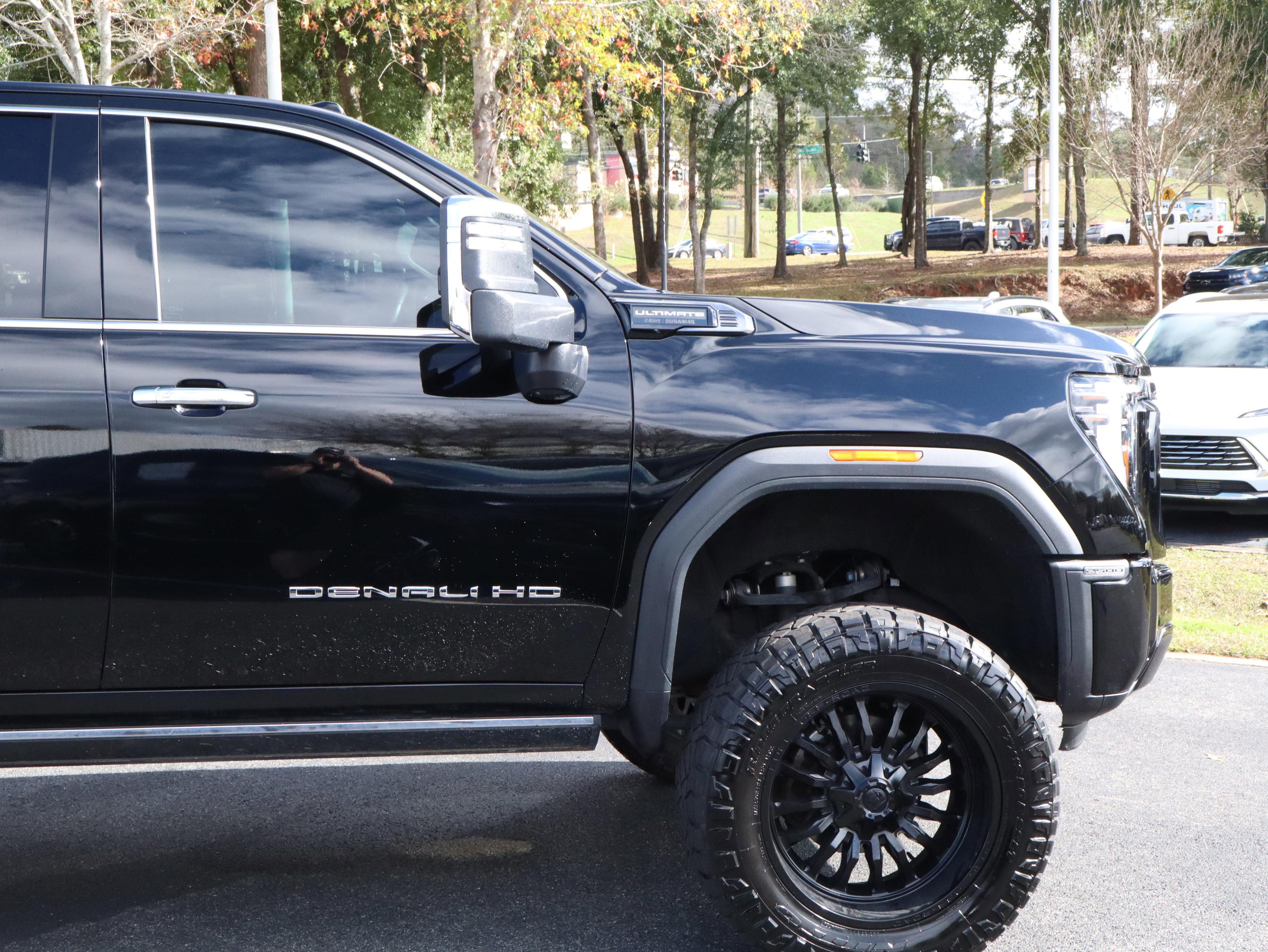 GMC Sierra 2500 Hd Denali Ultimate Four Wheel Drive Crew Cab - Thumbnail 6