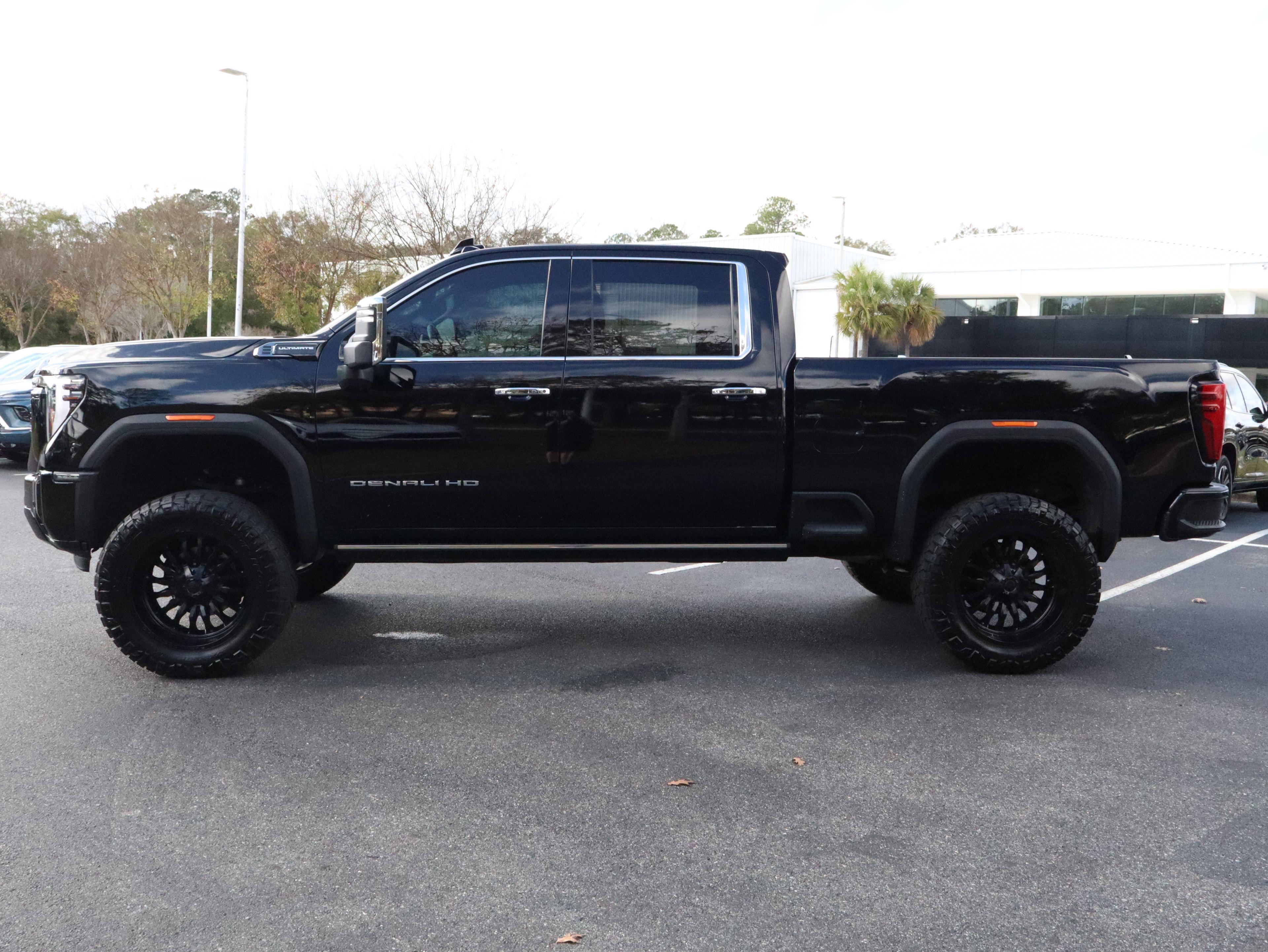 GMC Sierra 2500 Hd Denali Ultimate Four Wheel Drive Crew Cab - Thumbnail 19