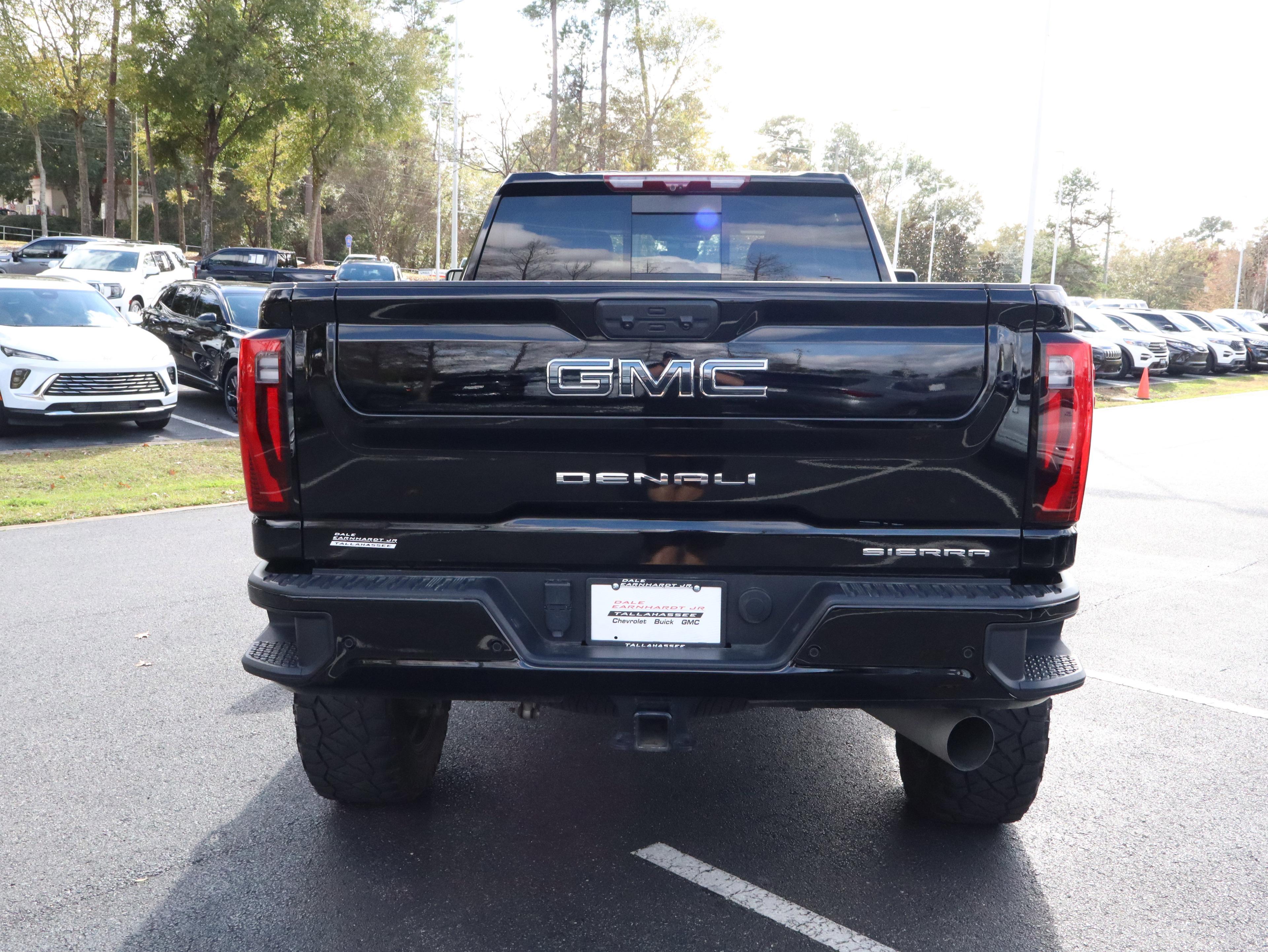 GMC Sierra 2500 Hd Denali Ultimate Four Wheel Drive Crew Cab - Thumbnail 7