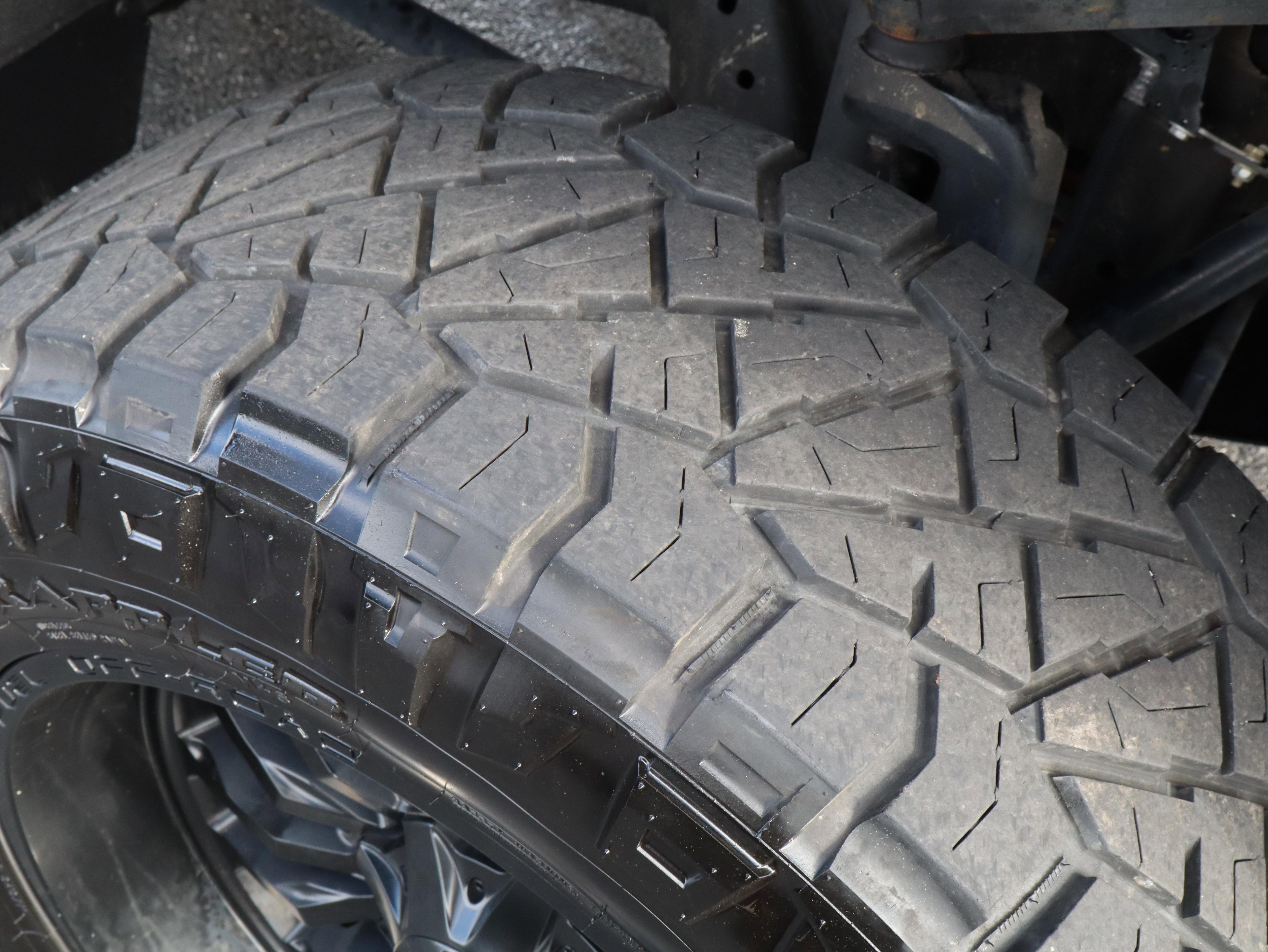 GMC Sierra 2500 Hd Denali Ultimate Four Wheel Drive Crew Cab - Thumbnail 10