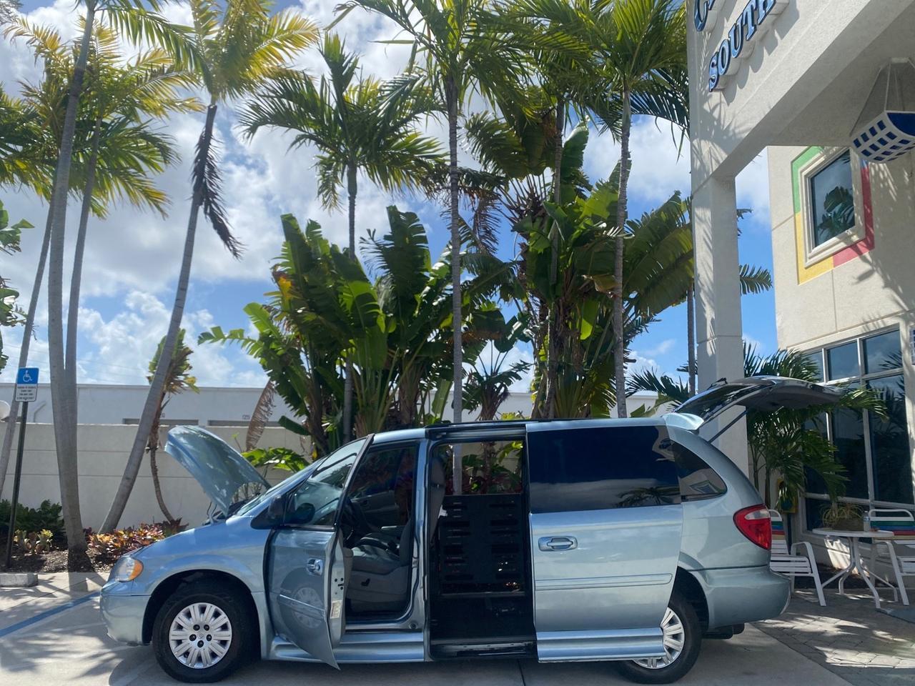 Chrysler T&C BRAUN ENTERVAN - Thumbnail 9