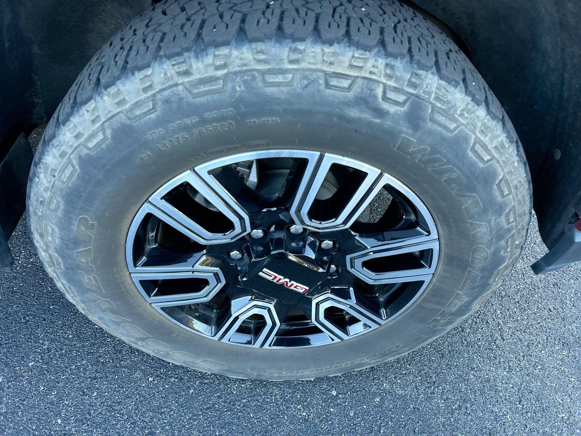 GMC Sierra 2500 Hd At4 Four Wheel Drive Crew Cab - Thumbnail 13