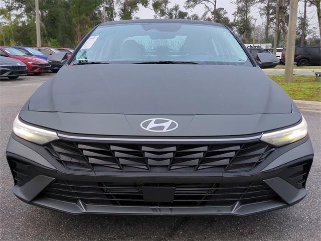 Hyundai Elantra Limited Fwd 4D Sedan - Thumbnail 10