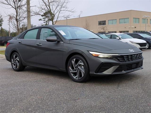 Hyundai Elantra Limited Fwd 4D Sedan - Thumbnail 4