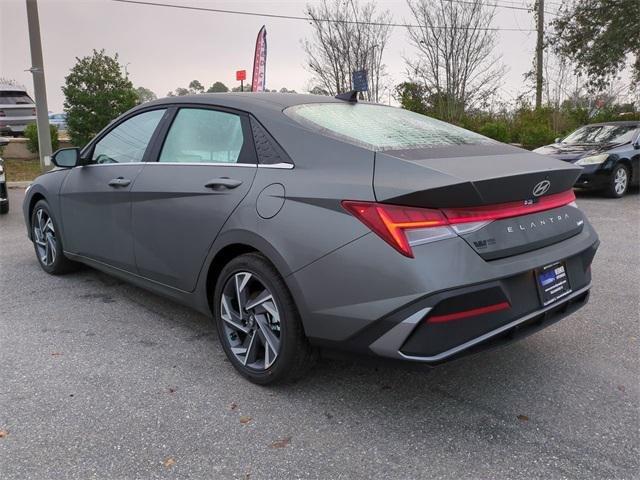 Hyundai Elantra Limited Fwd 4D Sedan - Thumbnail 8