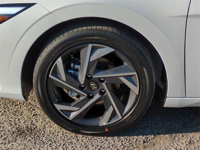 Hyundai Elantra Limited Fwd 4D Sedan - Thumbnail 12