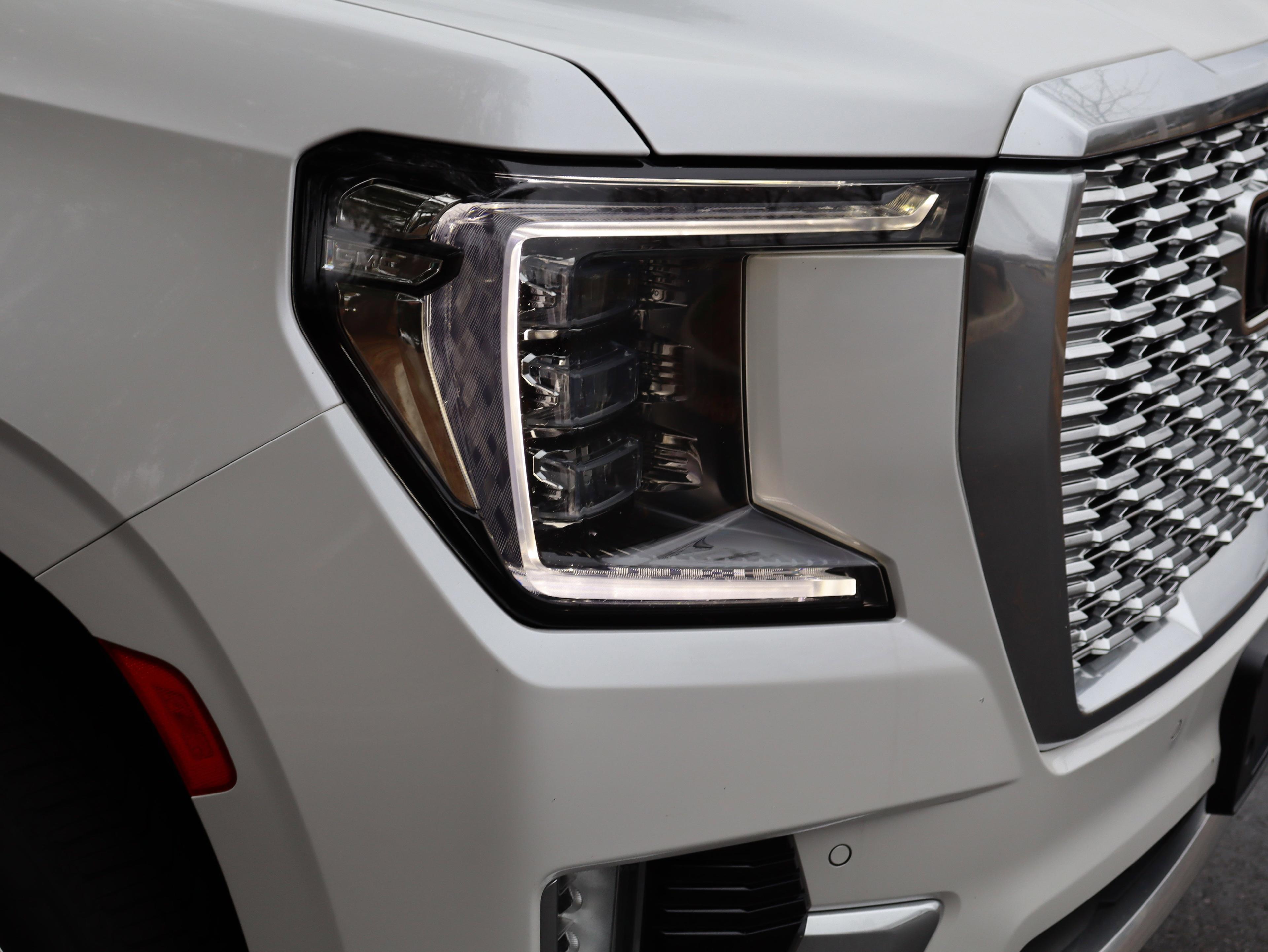 GMC Yukon Xl Denali Four Wheel Drive Suv - Thumbnail 10