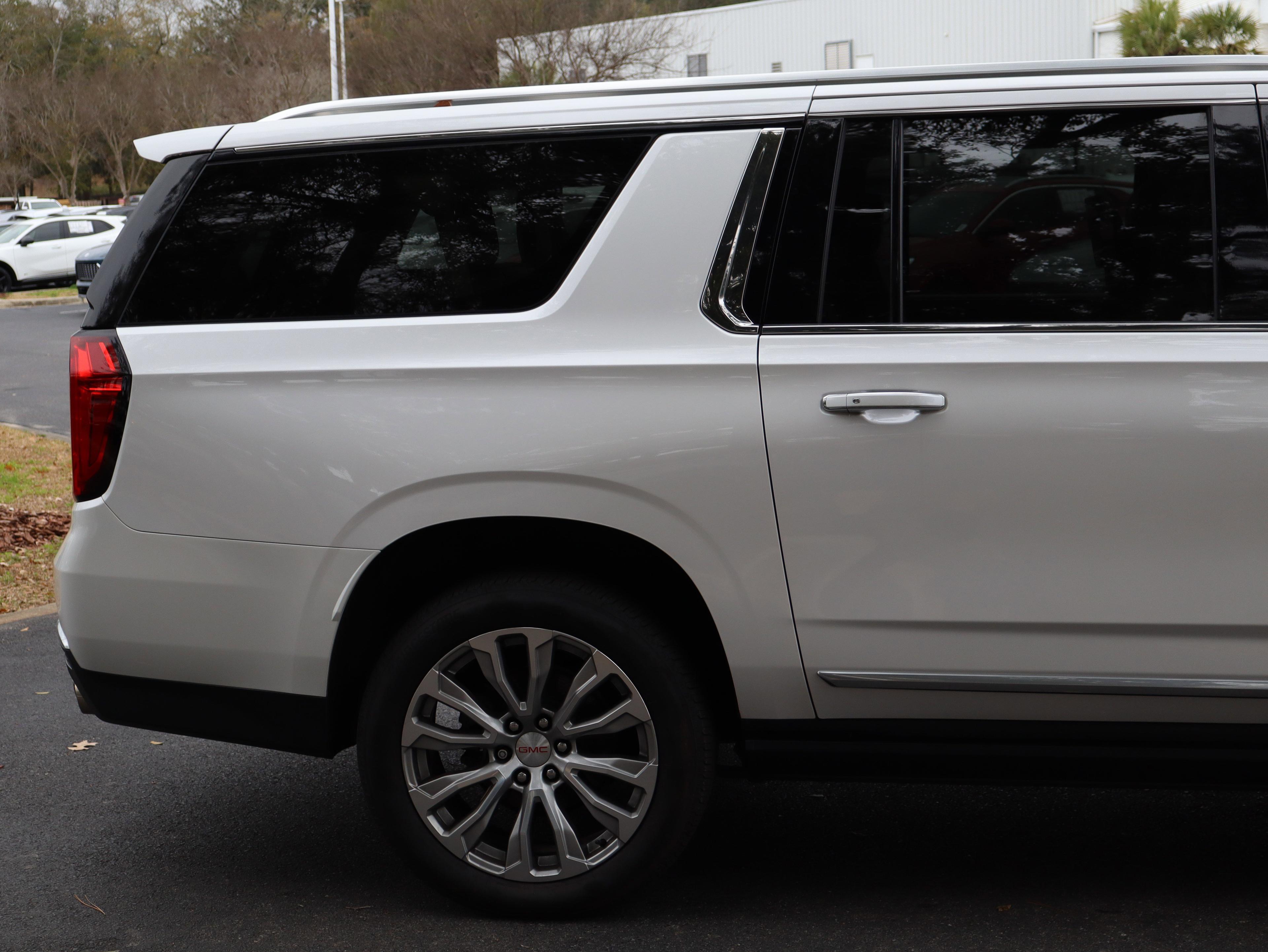 GMC Yukon Xl Denali Four Wheel Drive Suv - Thumbnail 5