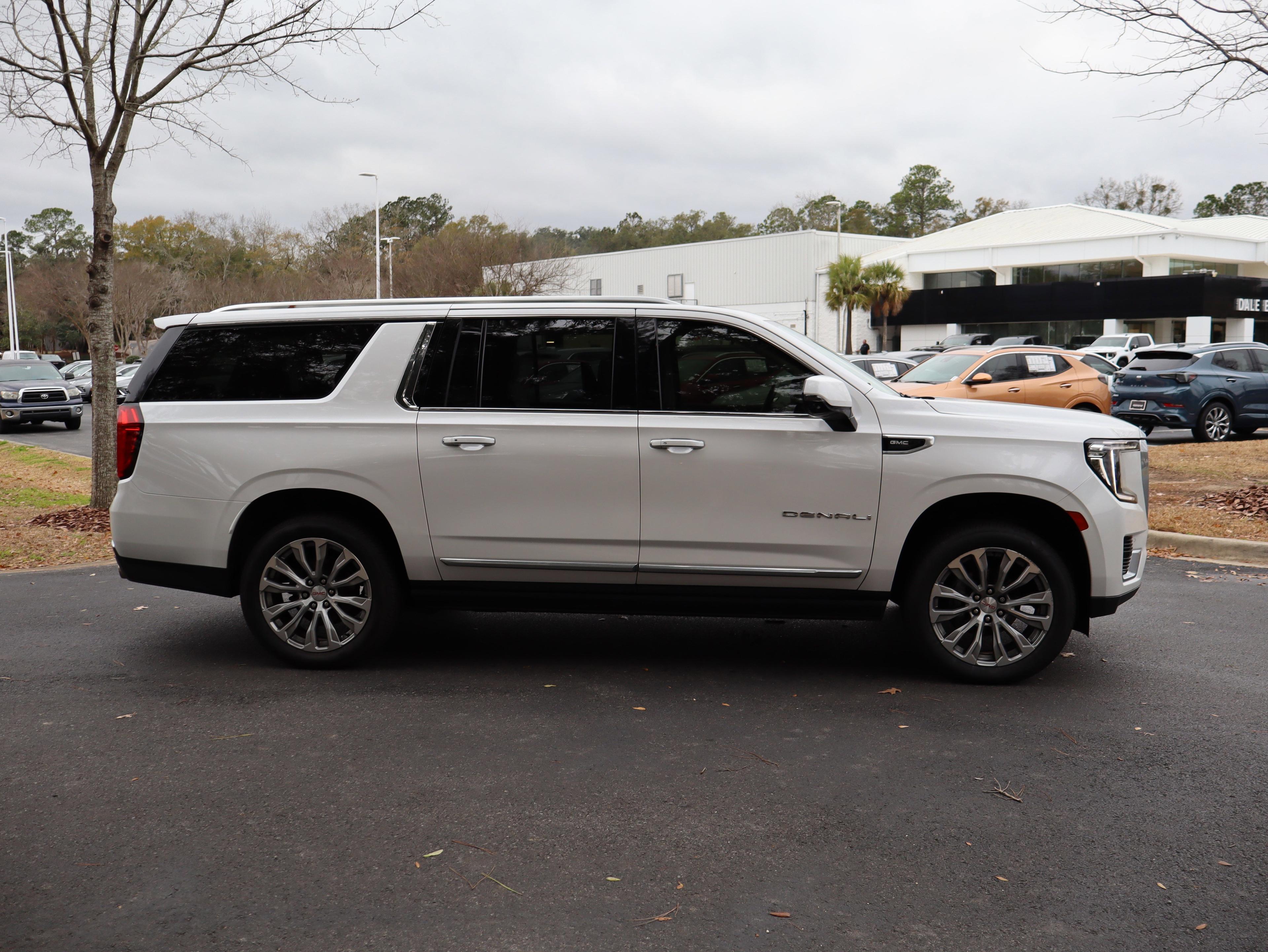 GMC Yukon Xl Denali Four Wheel Drive Suv - Thumbnail 7